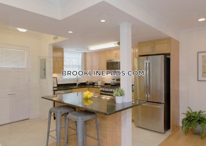 BROOKLINE - CHESTNUT HILL - 2 Beds, 2.5 Baths - Image 5