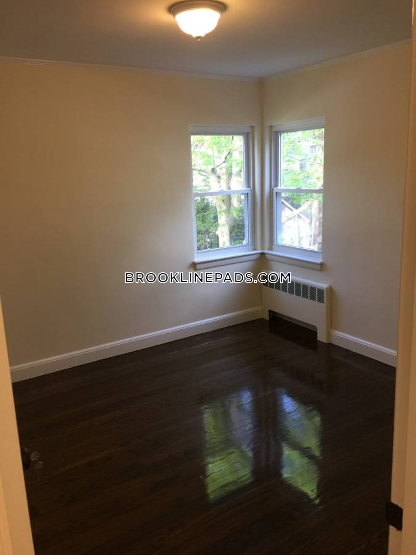 BROOKLINE - CHESTNUT HILL - 2 Beds, 1 Bath - Image 3