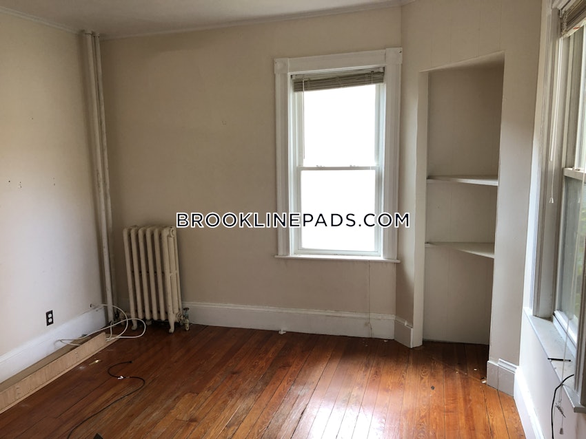 BROOKLINE - CHESTNUT HILL - 4 Beds, 1 Bath - Image 7