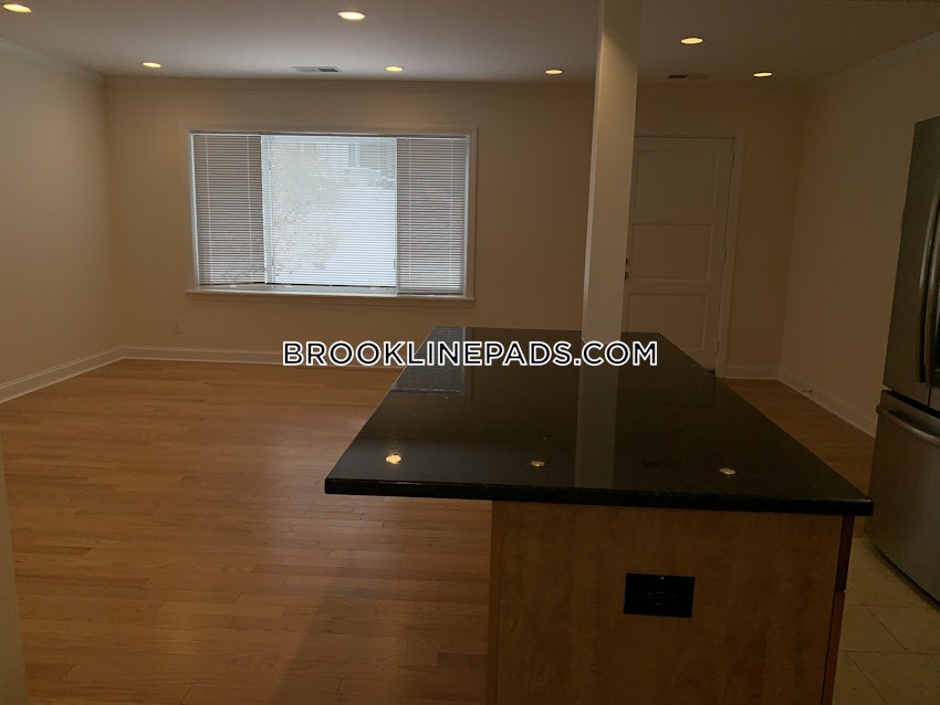 BROOKLINE - CHESTNUT HILL - 2 Beds, 2.5 Baths - Image 9