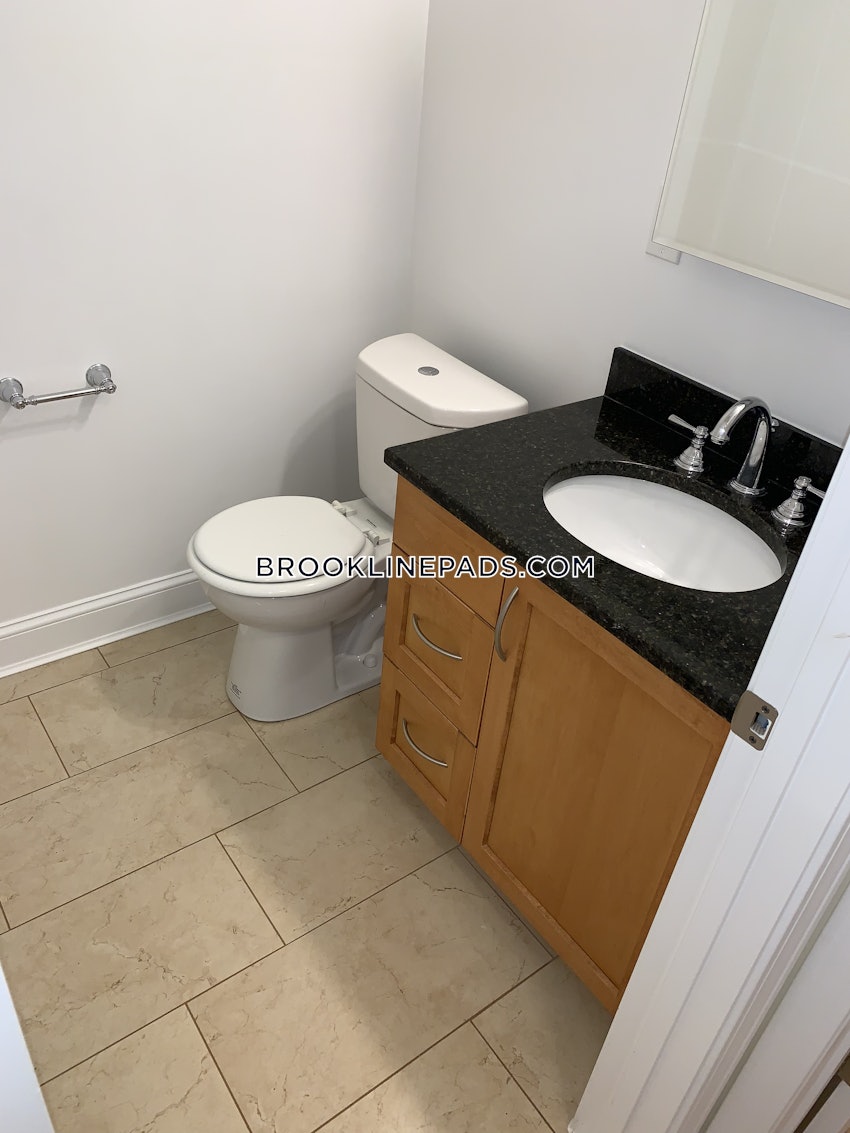 BROOKLINE - CHESTNUT HILL - 2 Beds, 2.5 Baths - Image 17