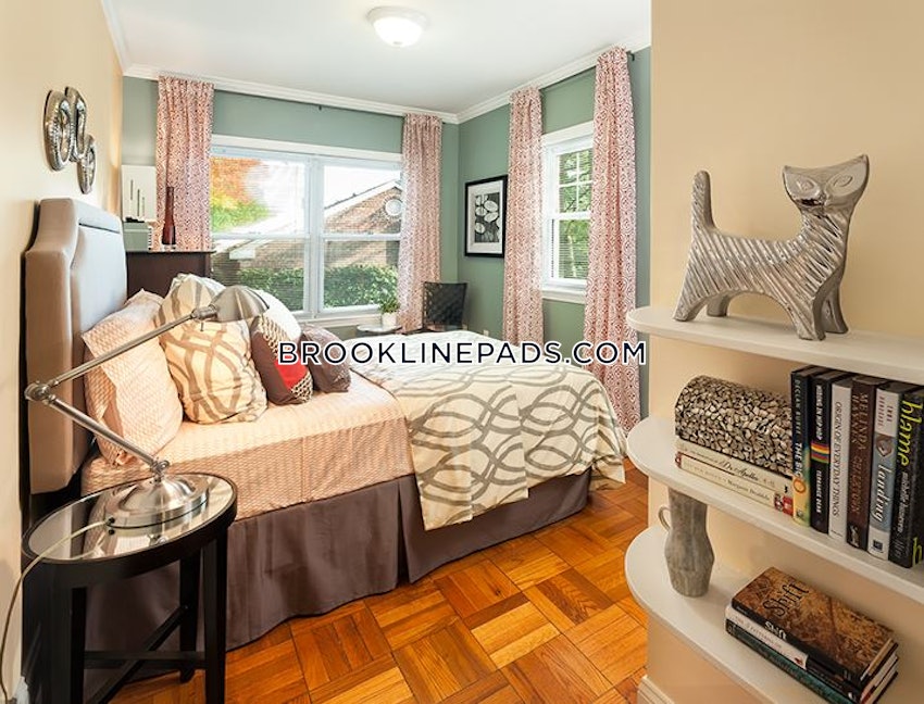 BROOKLINE - CHESTNUT HILL - 1 Bed, 1.5 Baths - Image 1