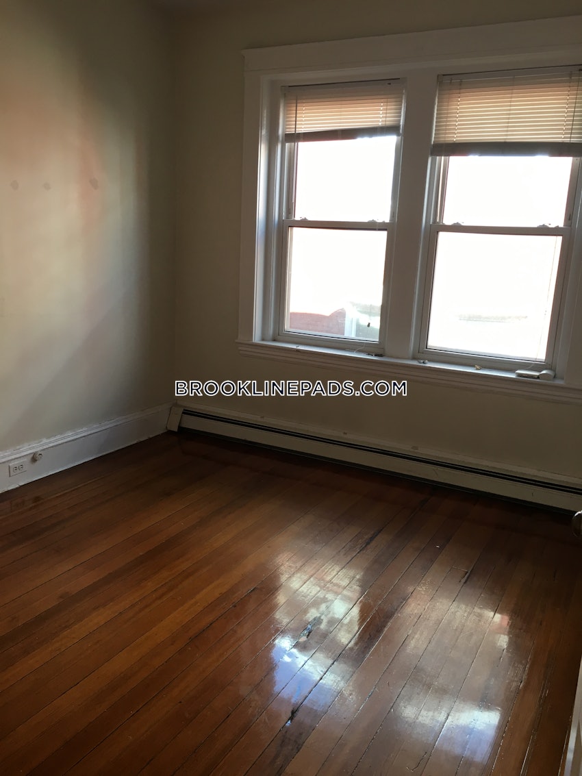 BROOKLINE- WASHINGTON SQUARE - 1 Bed, 1 Bath - Image 4