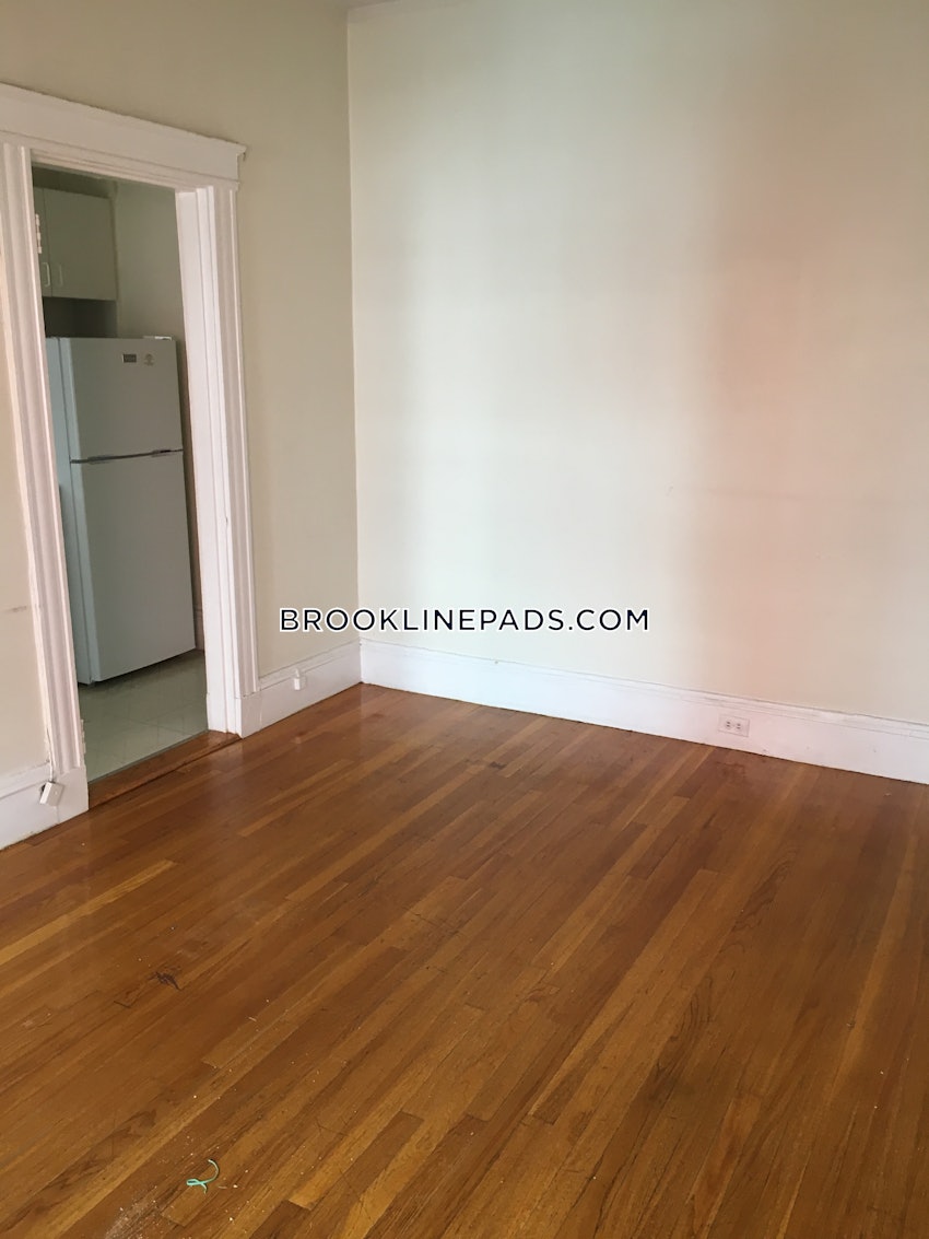 BROOKLINE- WASHINGTON SQUARE - 1 Bed, 1 Bath - Image 3