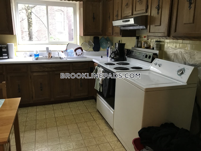 BROOKLINE- COOLIDGE CORNER - 2 Beds, 1 Bath - Image 10