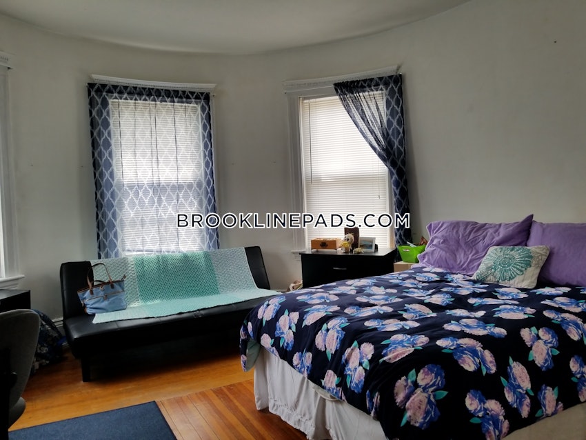 BROOKLINE- COOLIDGE CORNER - 4 Beds, 2 Baths - Image 2