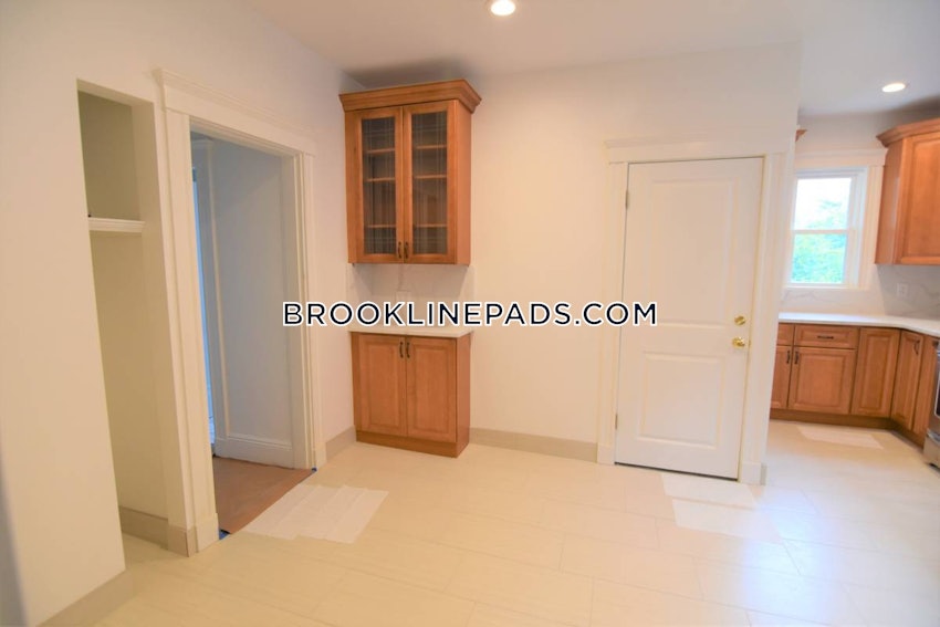 BROOKLINE- COOLIDGE CORNER - 3 Beds, 1.5 Baths - Image 5