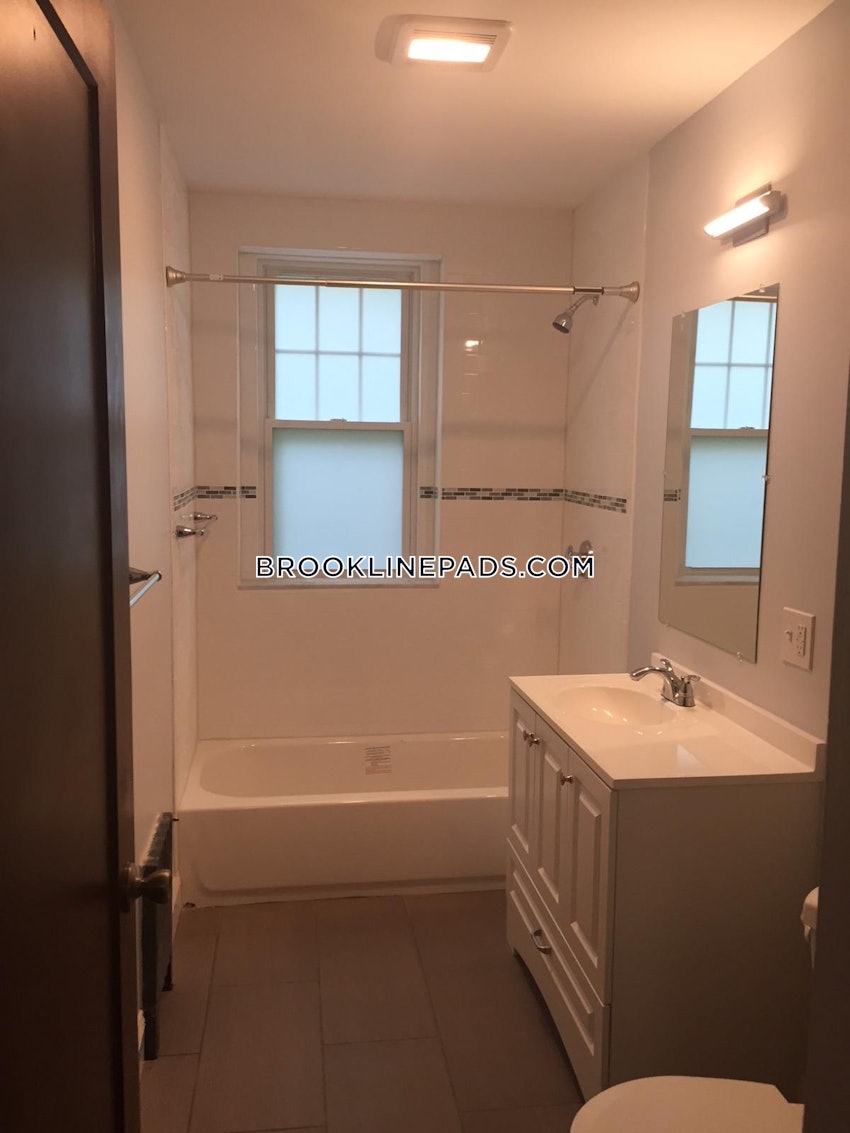 BROOKLINE- COOLIDGE CORNER - 4 Beds, 1 Bath - Image 13