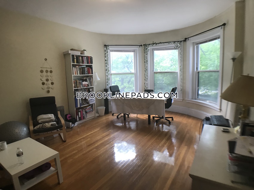 BROOKLINE- COOLIDGE CORNER - 1 Bed, 1 Bath - Image 9