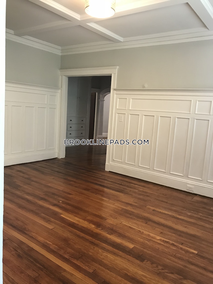 BROOKLINE- COOLIDGE CORNER - 4 Beds, 1 Bath - Image 12