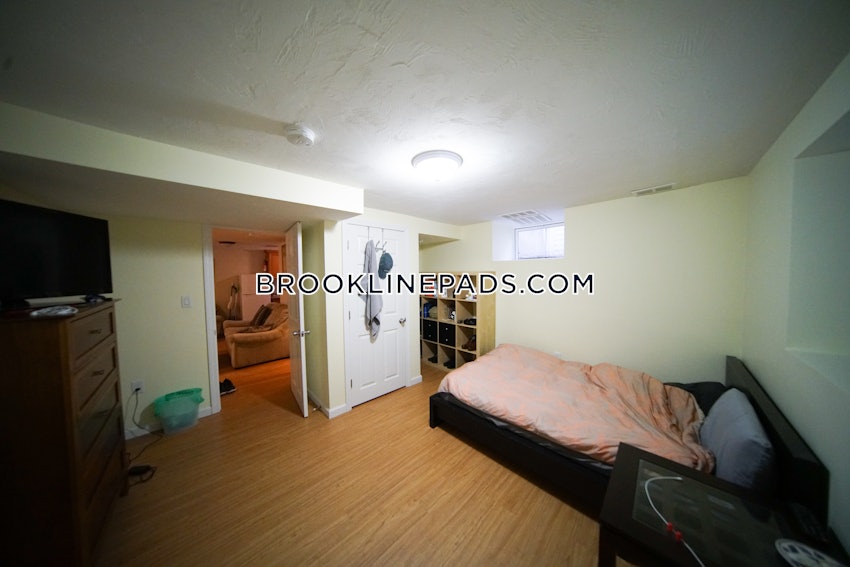 BROOKLINE- COOLIDGE CORNER - 3 Beds, 1 Bath - Image 3