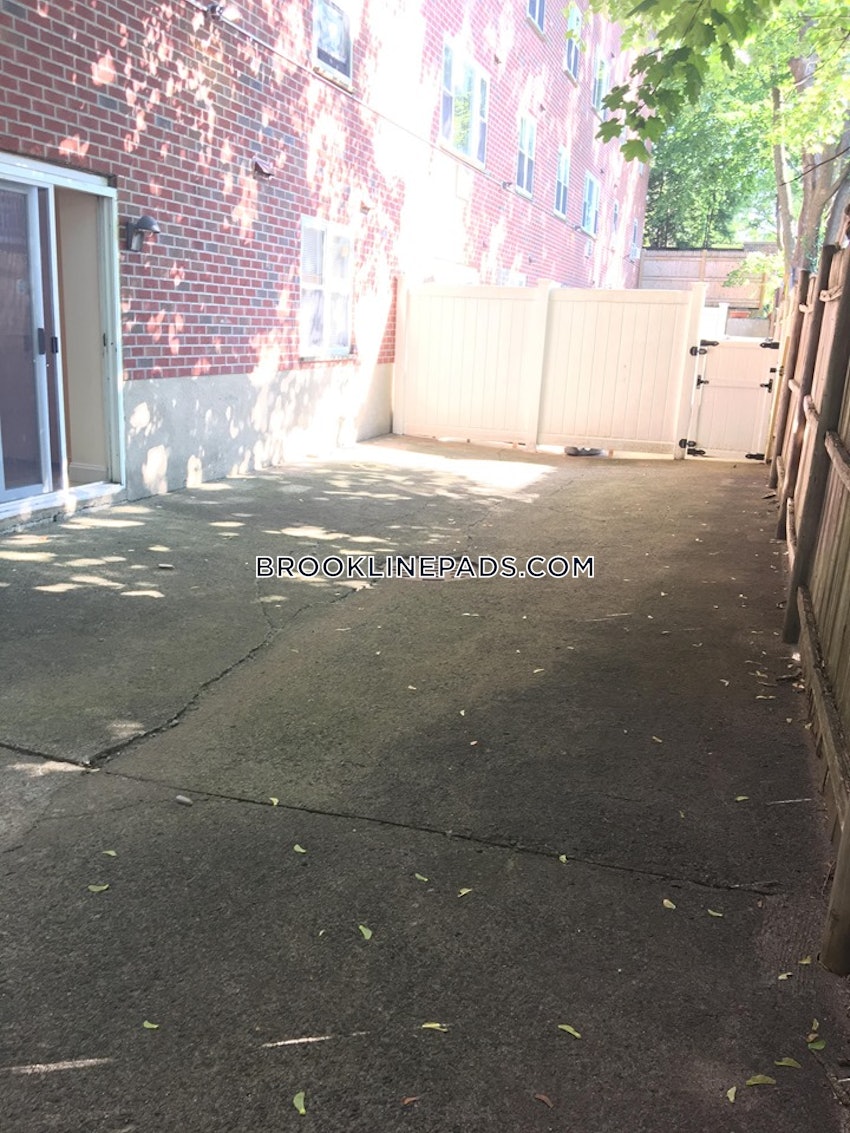 BROOKLINE- COOLIDGE CORNER - 2 Beds, 1 Bath - Image 23