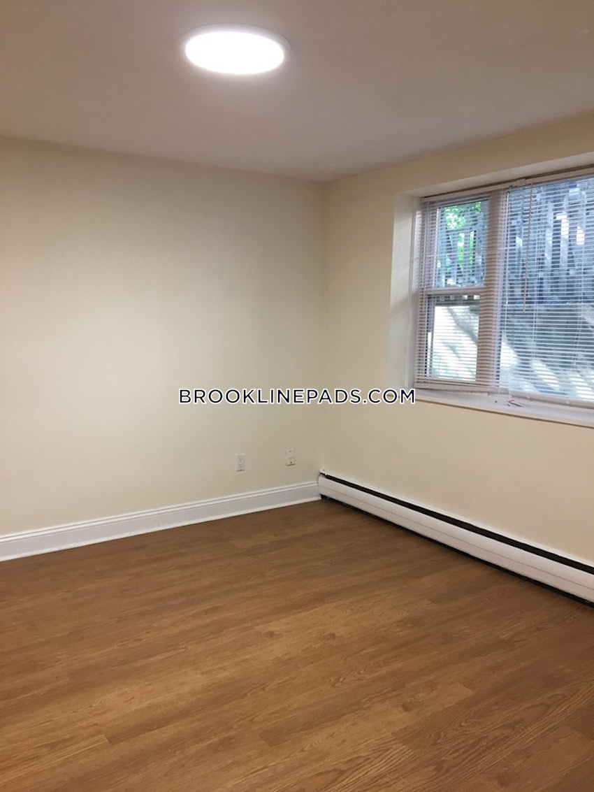 BROOKLINE- COOLIDGE CORNER - 2 Beds, 1 Bath - Image 15