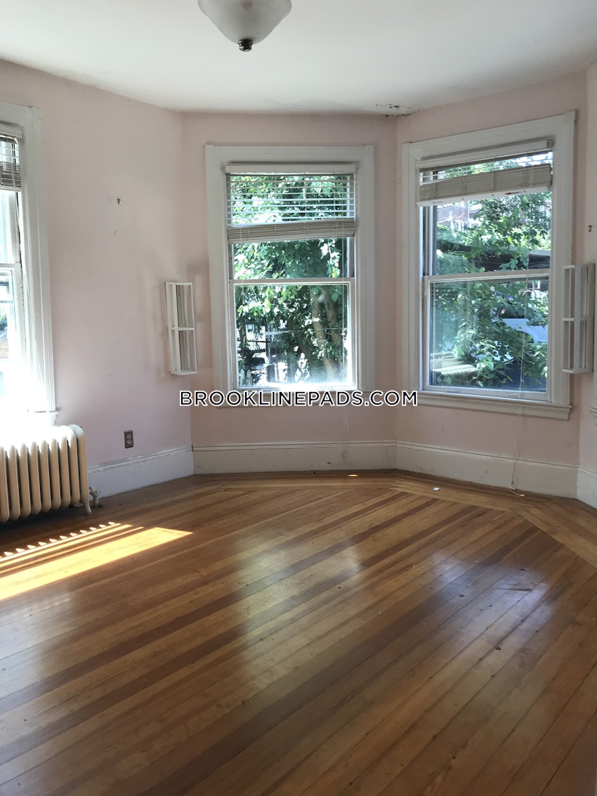 BROOKLINE- COOLIDGE CORNER - 3 Beds, 1 Bath - Image 5