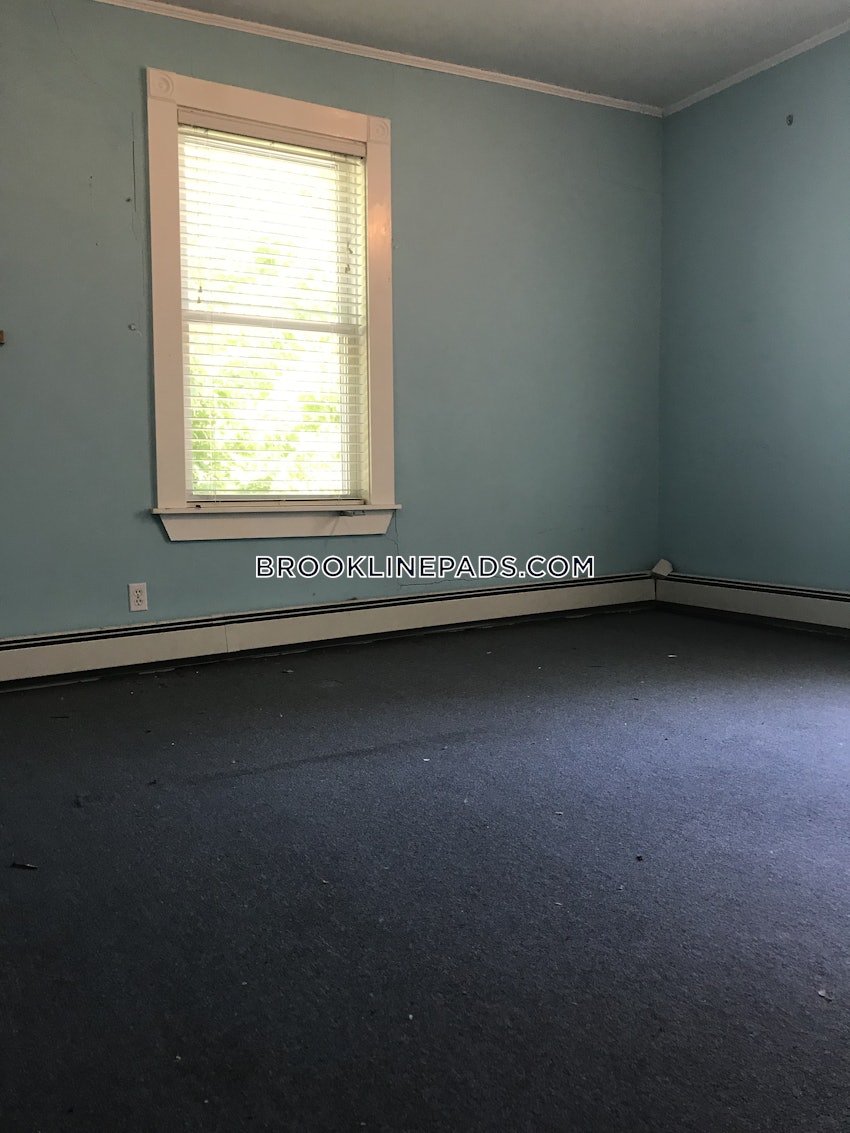 BROOKLINE- COOLIDGE CORNER - 3 Beds, 1 Bath - Image 9