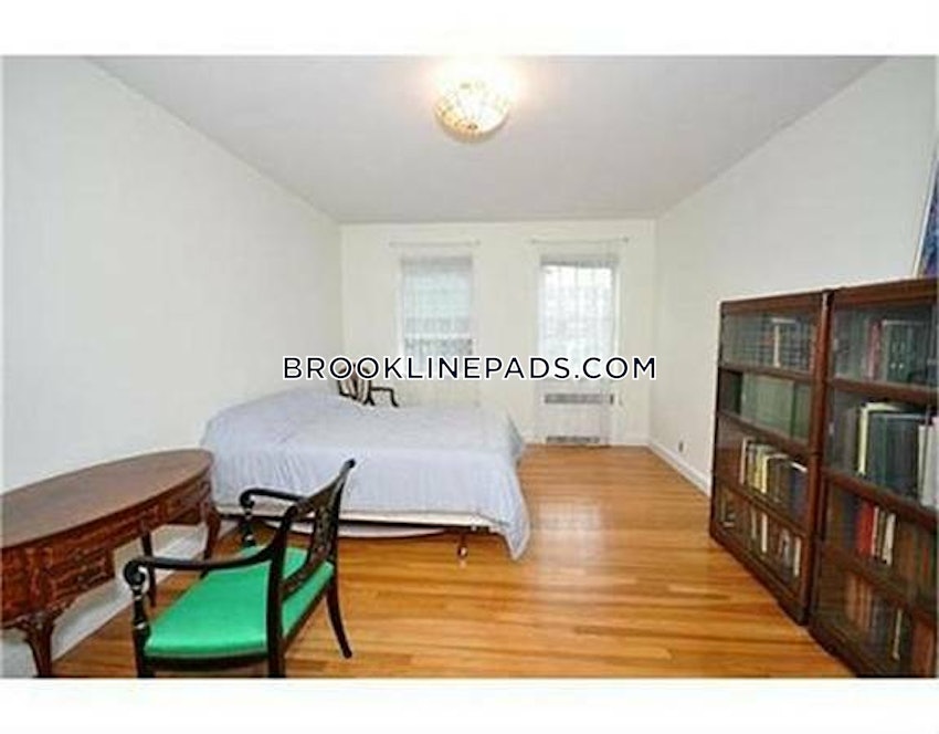 BROOKLINE- COOLIDGE CORNER - 2 Beds, 1 Bath - Image 3