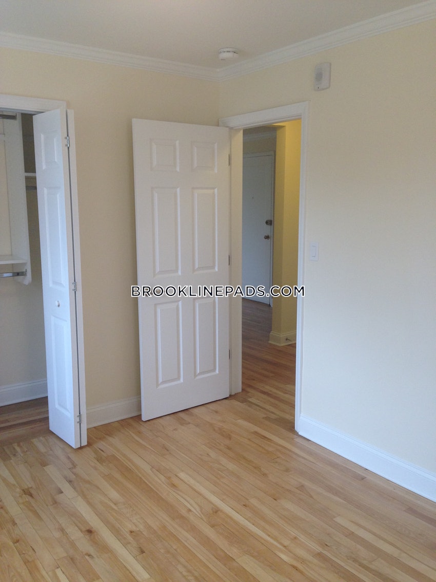 BROOKLINE- COOLIDGE CORNER - 1 Bed, 1 Bath - Image 6