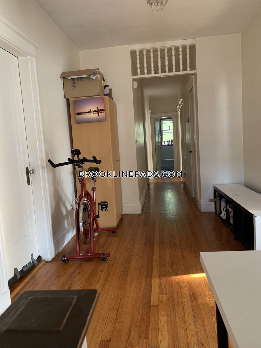 BROOKLINE- COOLIDGE CORNER - 4 Beds, 1 Bath - Image 13