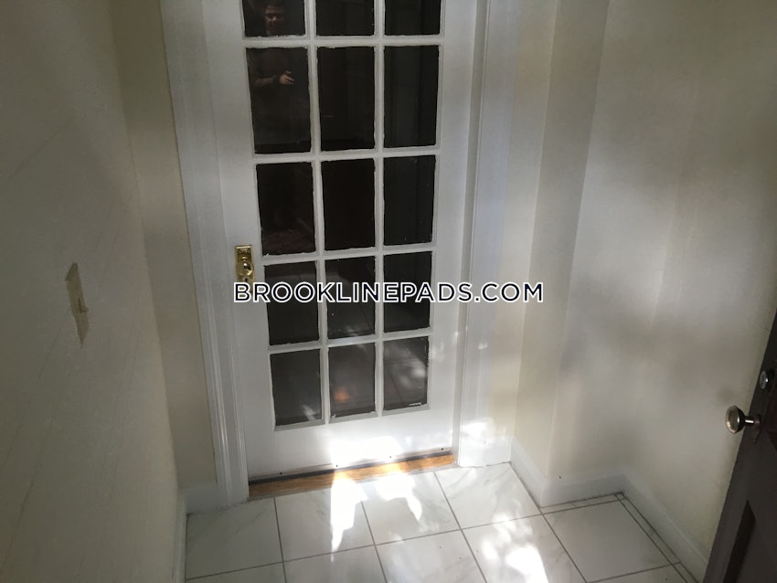 BROOKLINE- COOLIDGE CORNER - 1 Bed, 1 Bath - Image 11