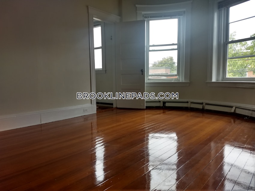 BROOKLINE- WASHINGTON SQUARE - 2 Beds, 1 Bath - Image 15