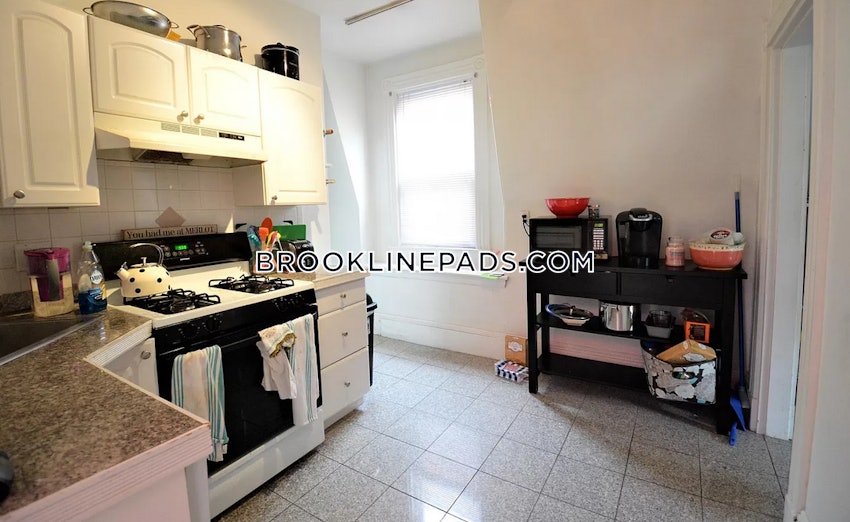 BROOKLINE- COOLIDGE CORNER - 2 Beds, 1 Bath - Image 9