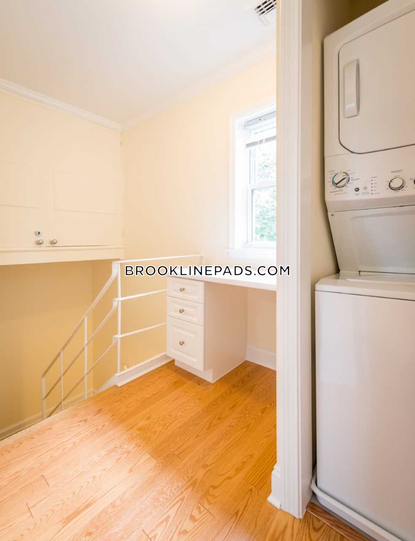 BROOKLINE- NORTH BROOKLINE - 1 Bed, 1.5 Baths - Image 5