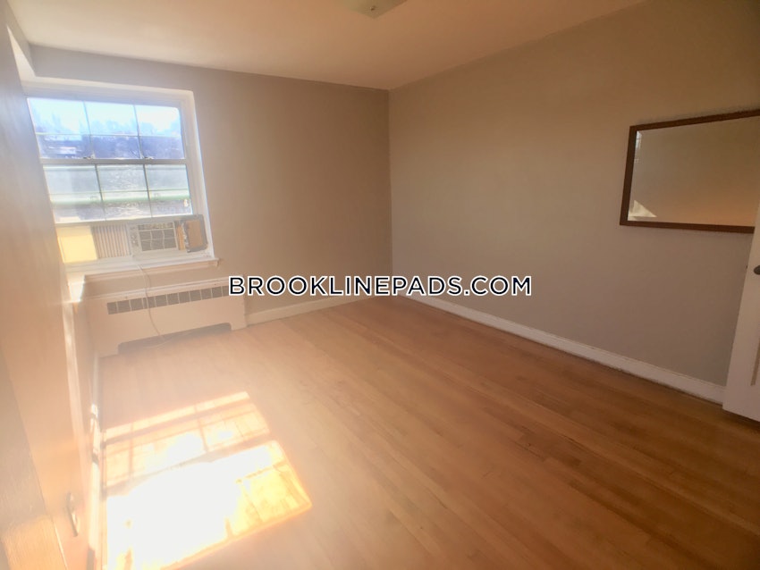 BROOKLINE- WASHINGTON SQUARE - 2 Beds, 1 Bath - Image 3