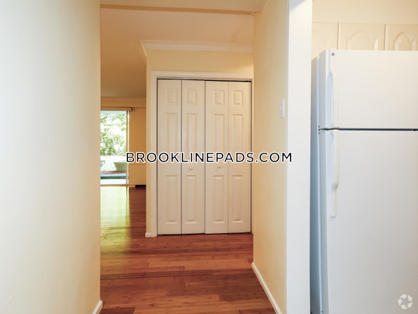 BROOKLINE- WASHINGTON SQUARE - 3 Beds, 2 Baths - Image 12