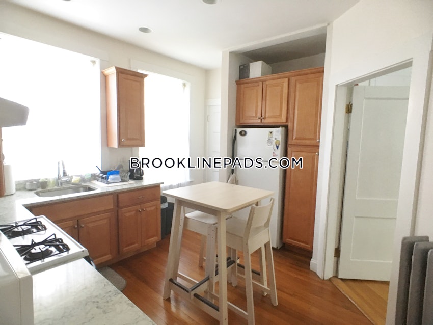 BROOKLINE- WASHINGTON SQUARE - 2 Beds, 1 Bath - Image 4