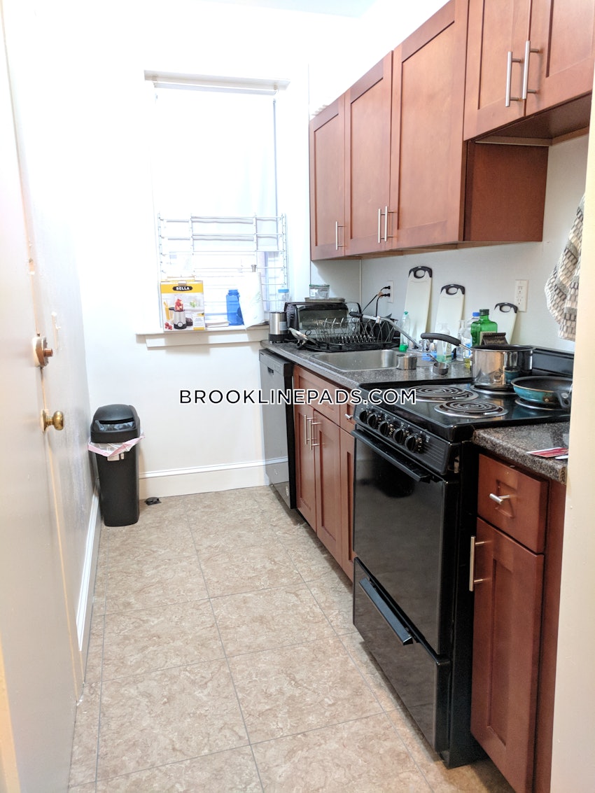 BROOKLINE- WASHINGTON SQUARE - 2 Beds, 1 Bath - Image 5