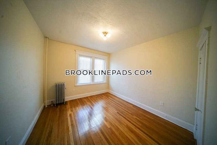 BROOKLINE- WASHINGTON SQUARE - 2 Beds, 1 Bath - Image 10