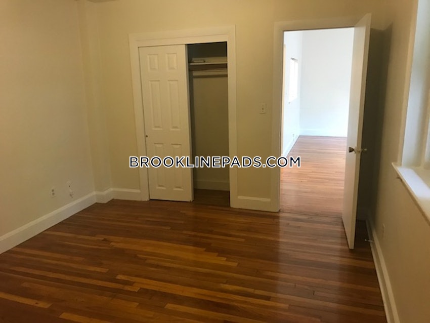 BROOKLINE- WASHINGTON SQUARE - 1 Bed, 1 Bath - Image 16