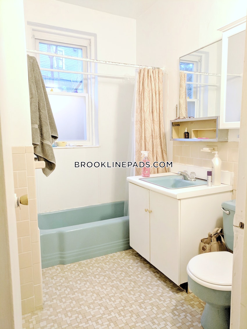 BROOKLINE- WASHINGTON SQUARE - 1 Bed, 1 Bath - Image 32