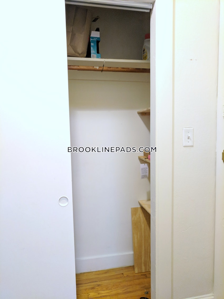 BROOKLINE- WASHINGTON SQUARE - 1 Bed, 1 Bath - Image 6