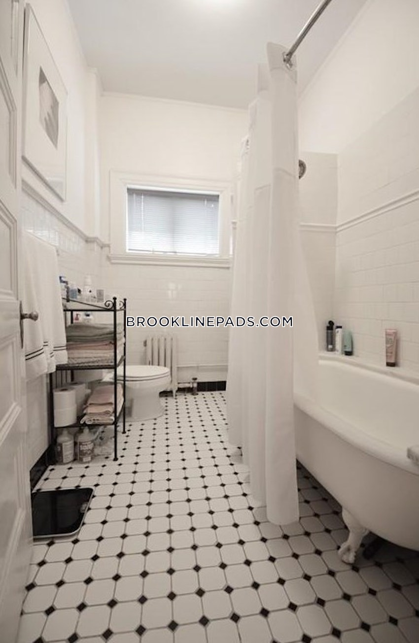 BROOKLINE- WASHINGTON SQUARE - 2 Beds, 1 Bath - Image 9