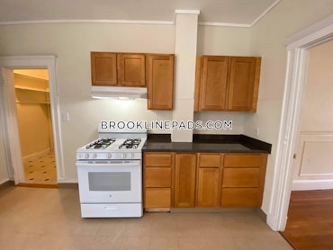 Washington Square, Brookline, MA - 4 Beds, 2 Baths - $5,200 - ID#4576346