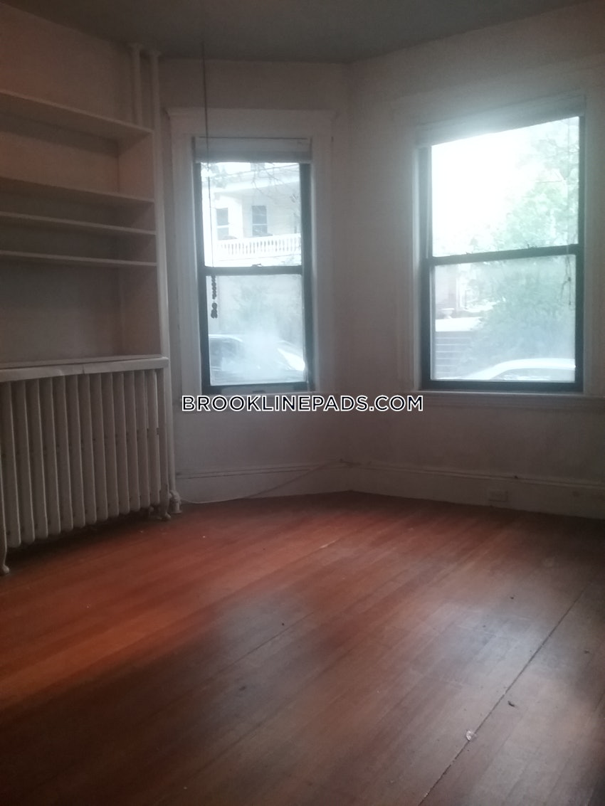 BROOKLINE- WASHINGTON SQUARE - 4 Beds, 1 Bath - Image 6