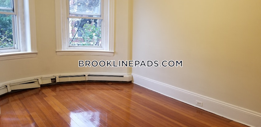 BROOKLINE- WASHINGTON SQUARE - 2 Beds, 1 Bath - Image 12