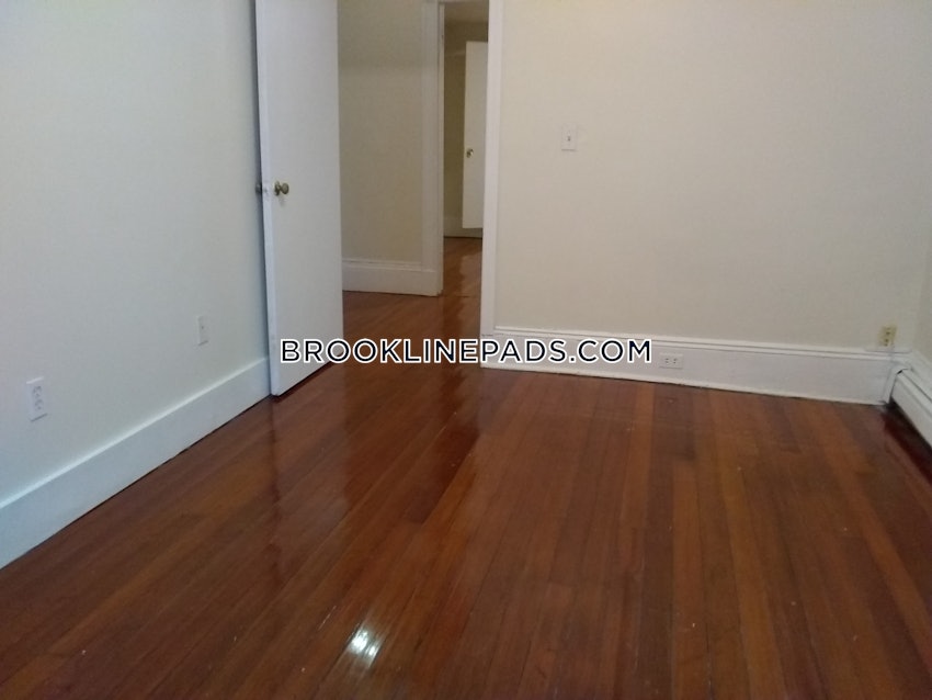 BROOKLINE- WASHINGTON SQUARE - 3 Beds, 1 Bath - Image 21