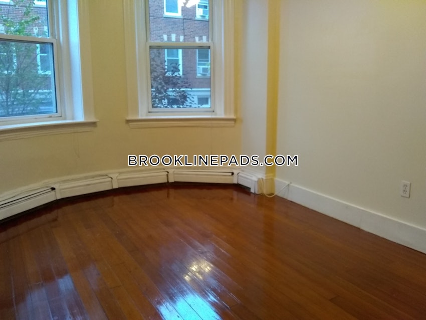 BROOKLINE- WASHINGTON SQUARE - 3 Beds, 1 Bath - Image 10