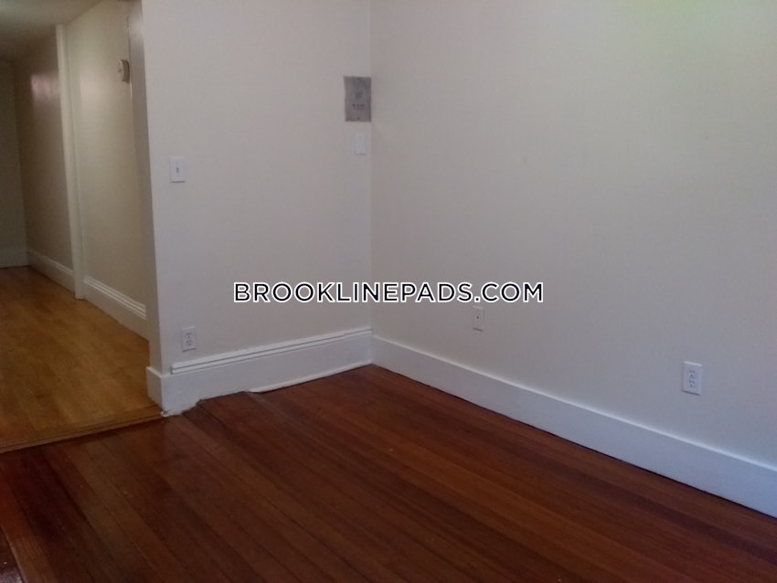 BROOKLINE- WASHINGTON SQUARE - 3 Beds, 1 Bath - Image 19