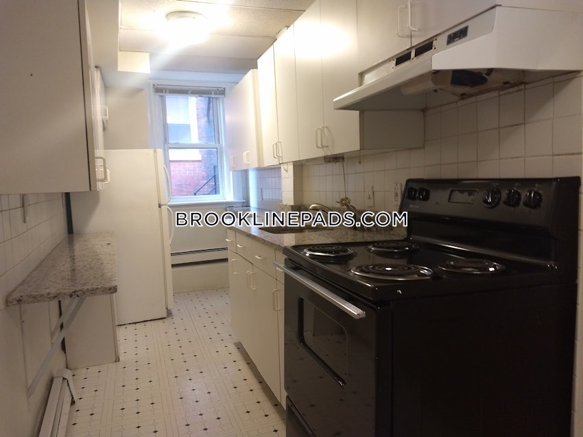 BROOKLINE- WASHINGTON SQUARE - 3 Beds, 1 Bath - Image 2