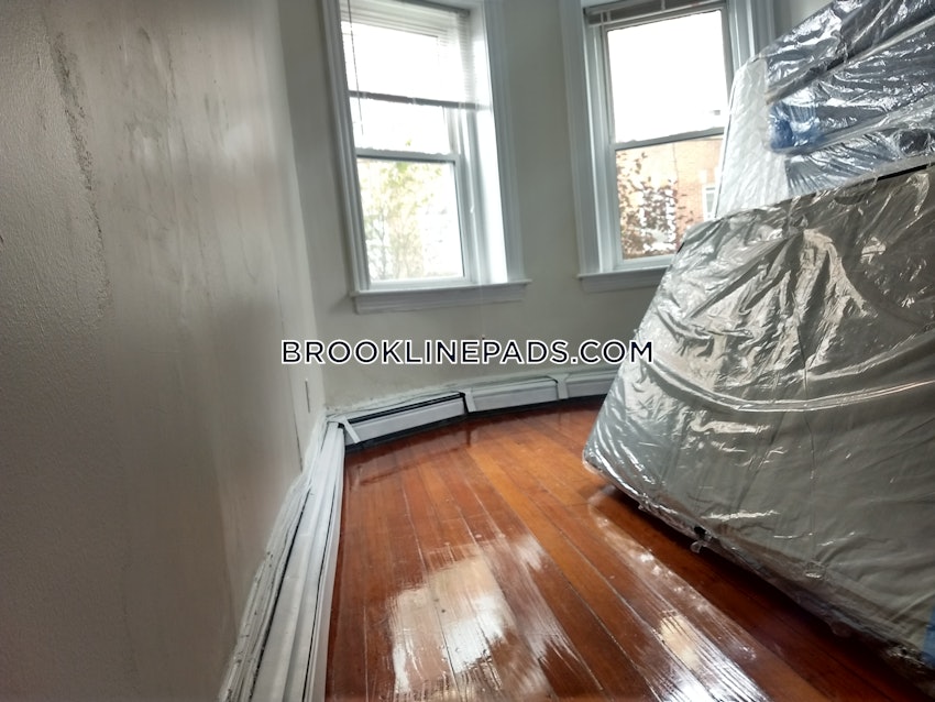 BROOKLINE- WASHINGTON SQUARE - 3 Beds, 1 Bath - Image 14