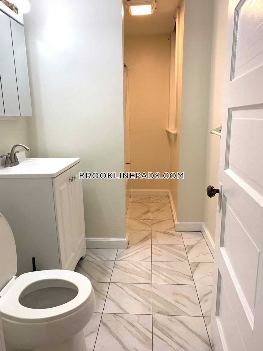 BROOKLINE- WASHINGTON SQUARE - 2 Beds, 1 Bath - Image 9