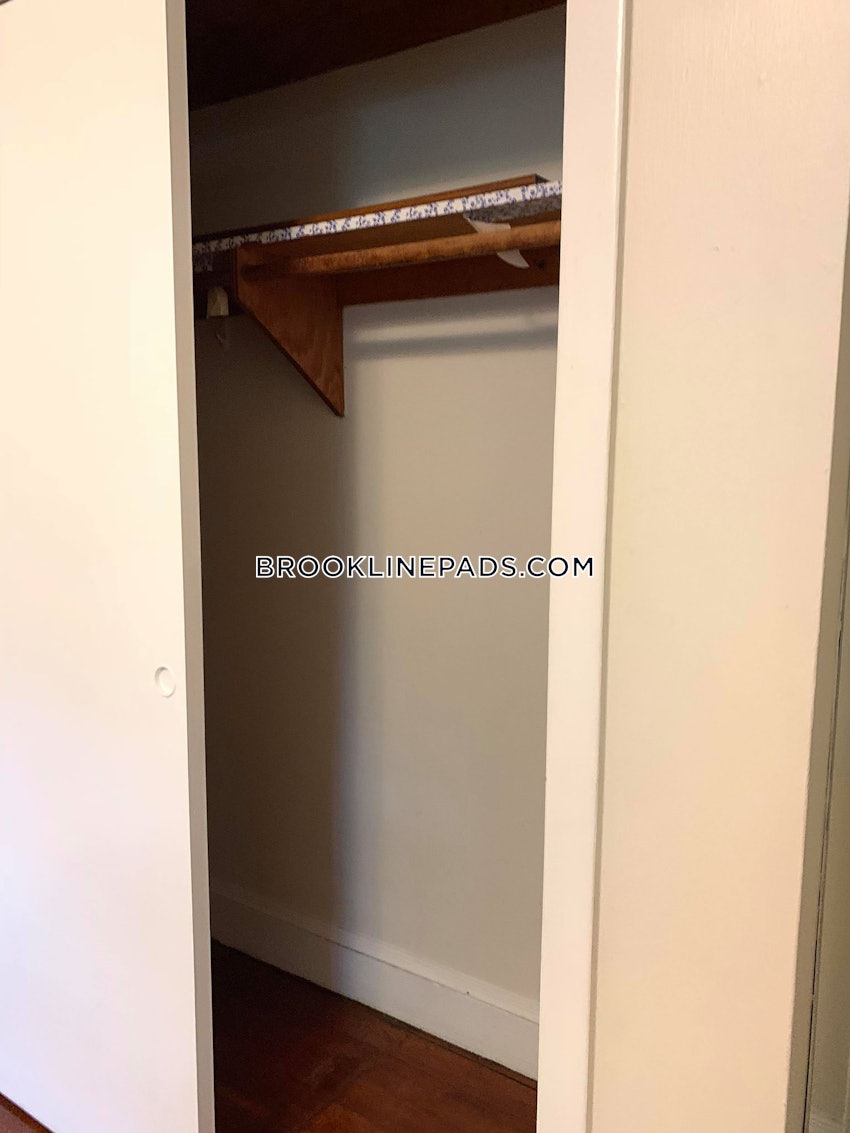 BROOKLINE- WASHINGTON SQUARE - 2 Beds, 1 Bath - Image 3