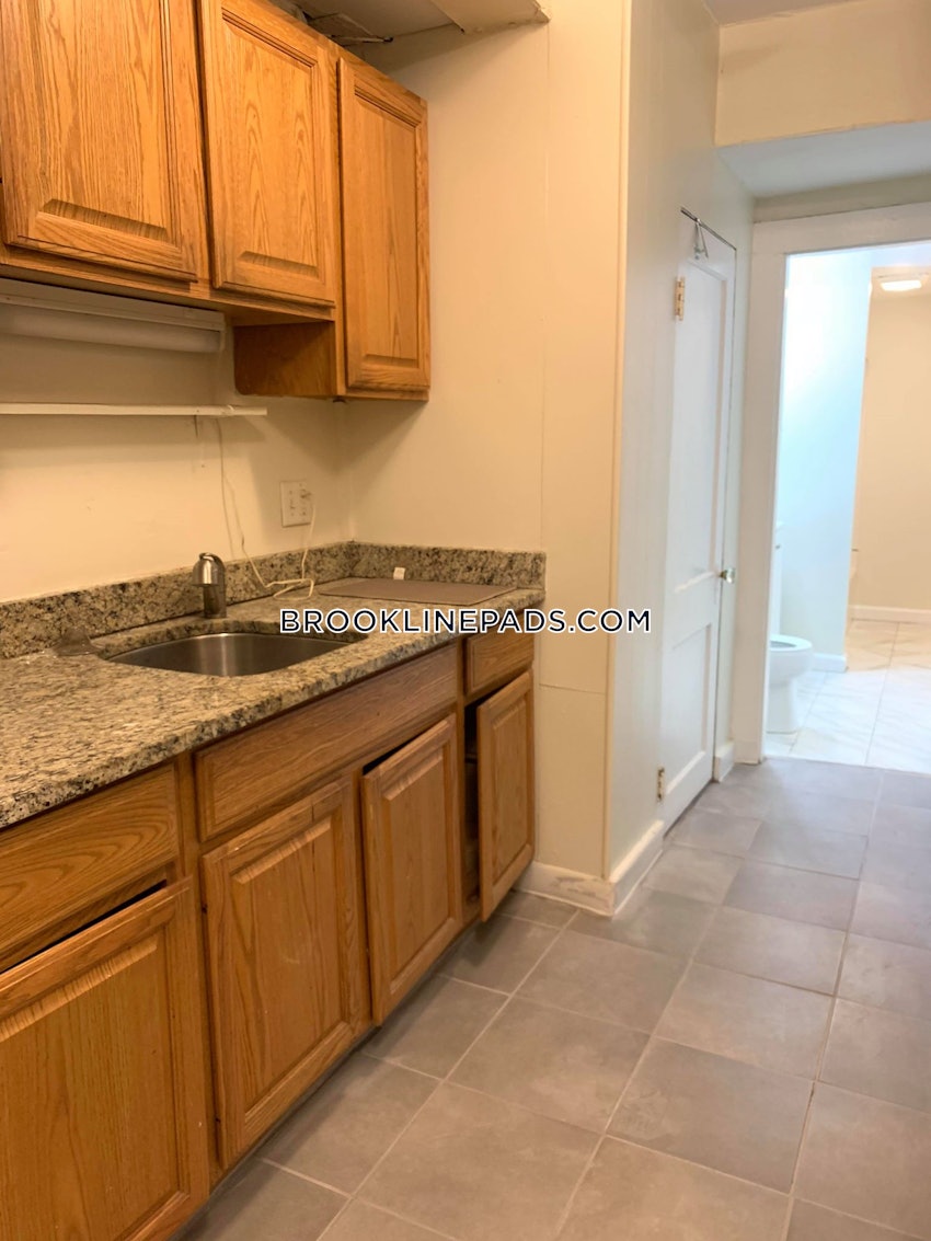 BROOKLINE- WASHINGTON SQUARE - 2 Beds, 1 Bath - Image 1