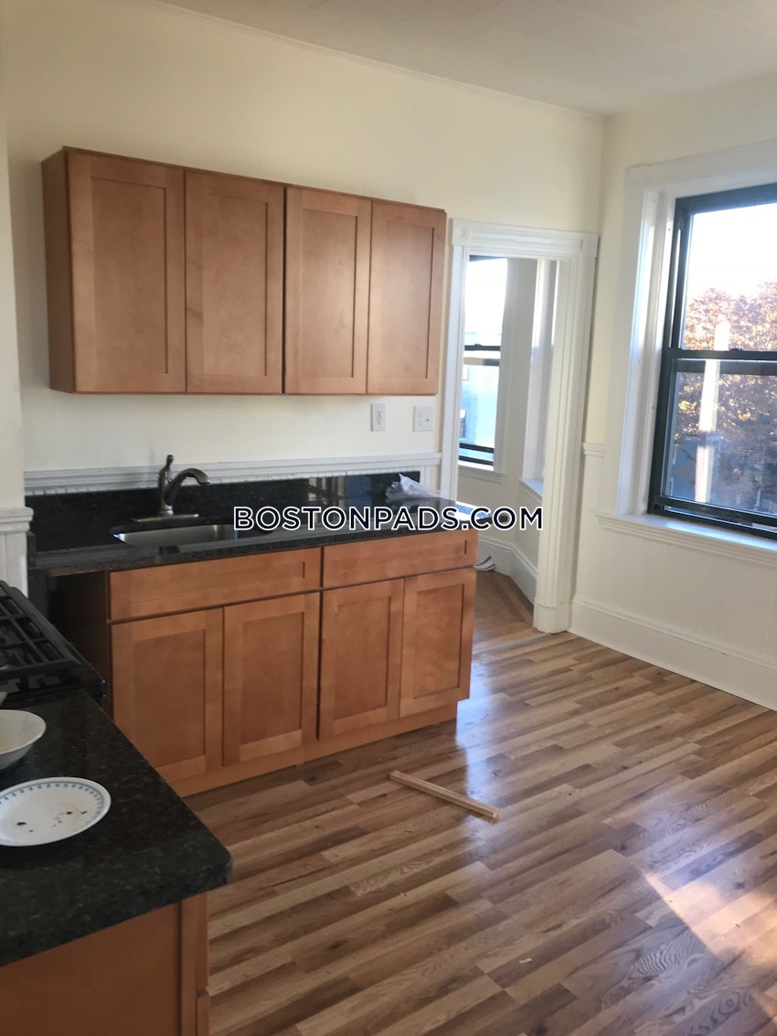 CAMBRIDGE - CENTRAL SQUARE/CAMBRIDGEPORT - 4 Beds, 1 Bath - Image 1