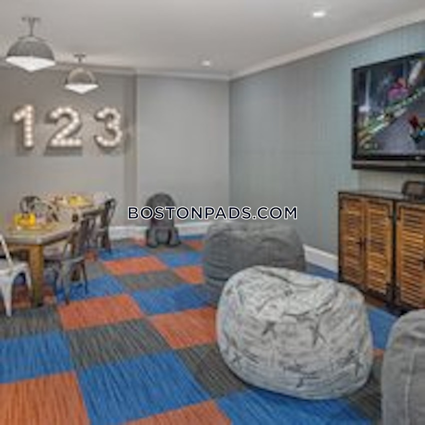 DANVERS - 1 Bed, 1 Bath - Image 9