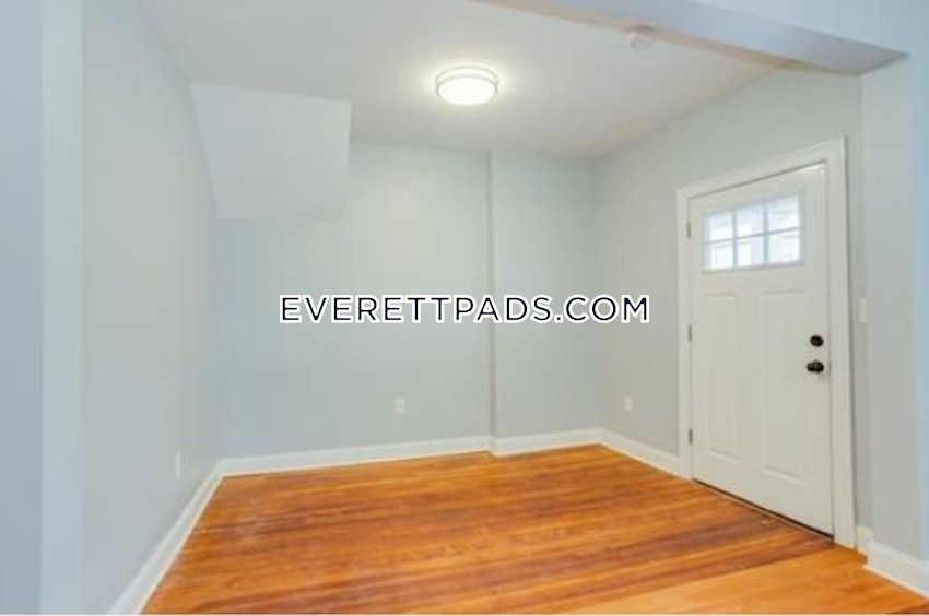 EVERETT - 3 Beds, 1 Bath - Image 4