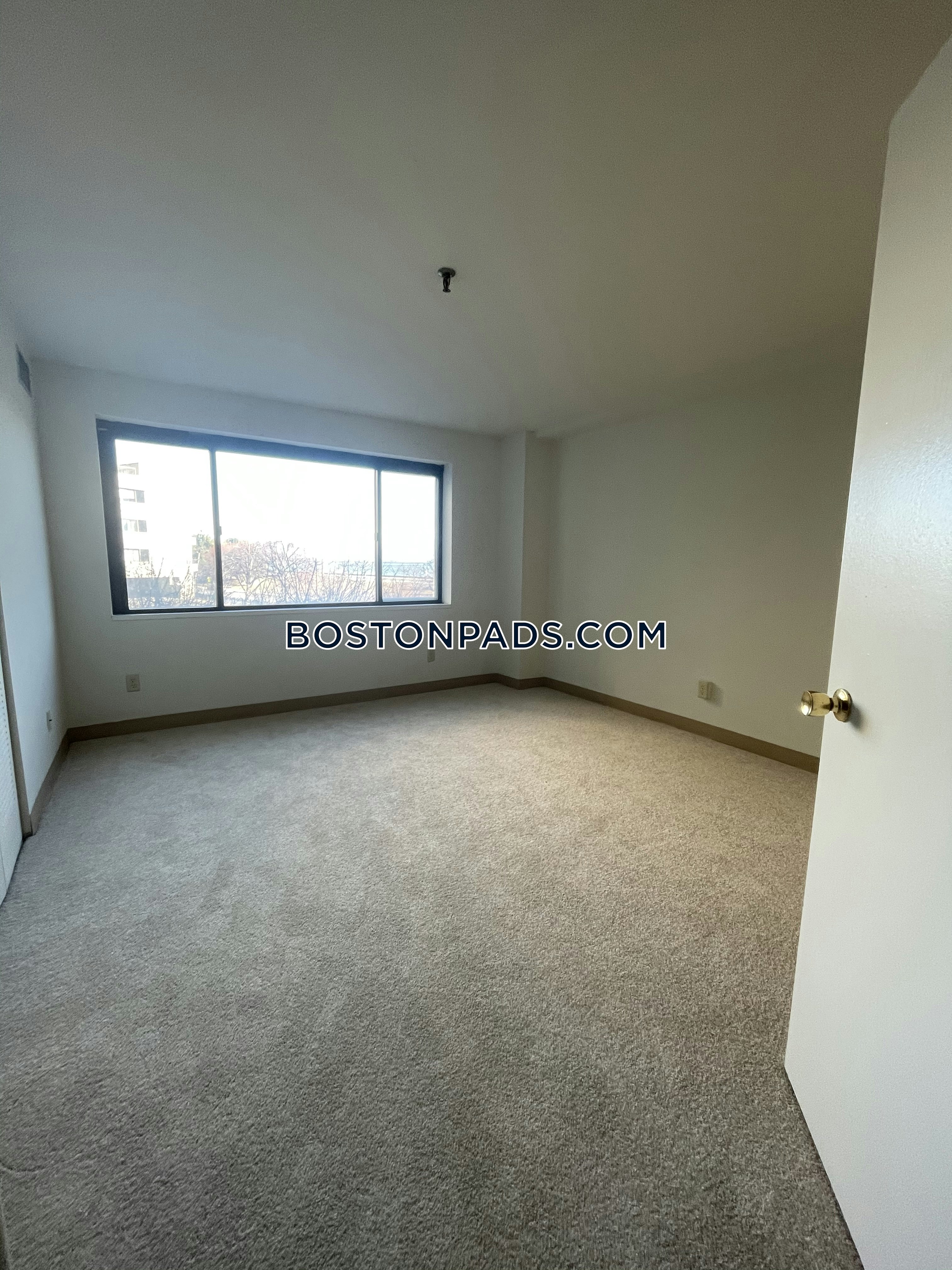 Water's Edge Revere Photo 24